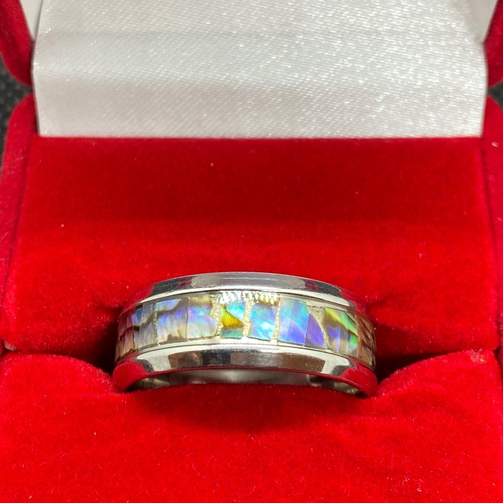 Ring - Picture 2 of 4